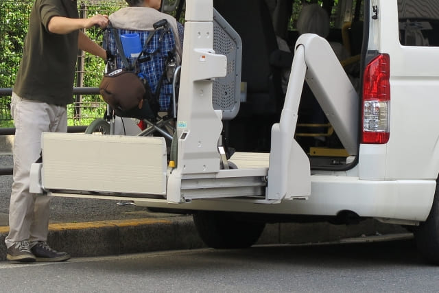 電動車いすでの外出をサポートする福祉車両とは