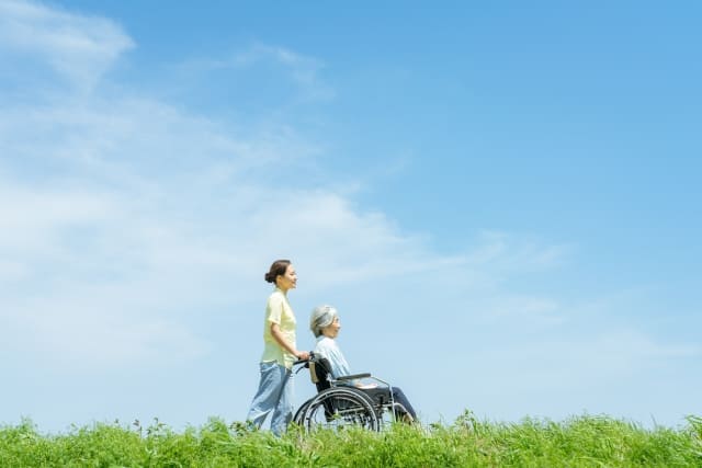 車いすでの介助を安全に続けるために
