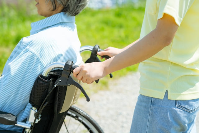 車いす介助に必要な基本操作と注意点