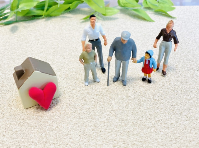 高齢の親と家族に安心をもたらす見守りサービス