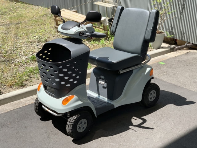 免許返納後の移動方法｜ハンドル形電動車いす（シニアカー）とは
