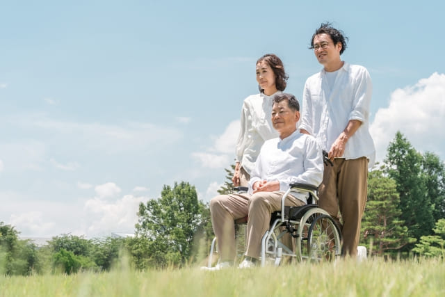 外出の負担を軽減｜親孝行のプレゼントに電動車いすという選択肢